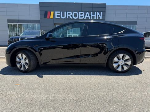 Used 2023 Tesla Model Y Long Range AWD/4WD image 2