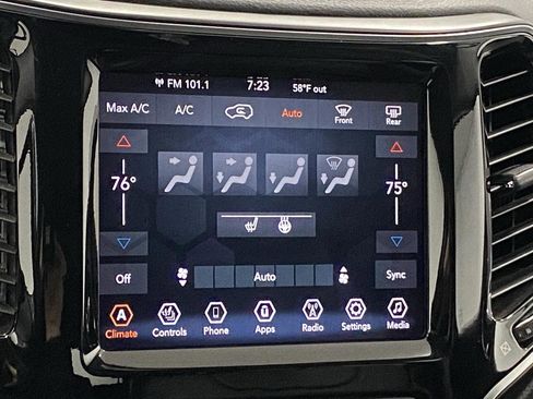 Used 2020 Jeep Cherokee Limited image 18