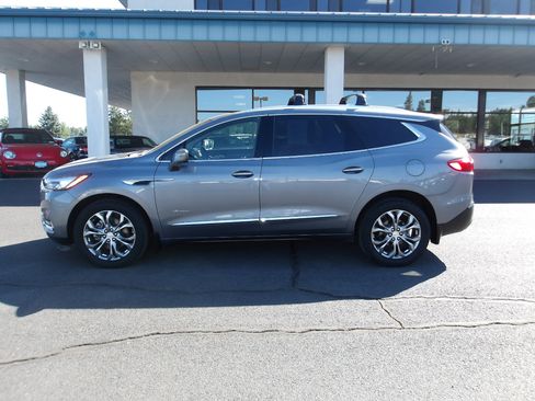 Used 2019 Buick Enclave Avenir w/ Avenir Technology Package image 2