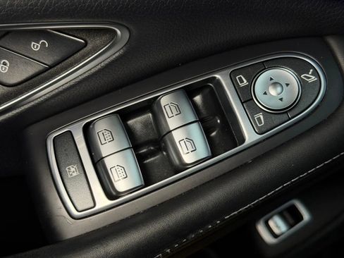 Used 2017 Mercedes-Benz S 550 4MATIC Sedan image 31