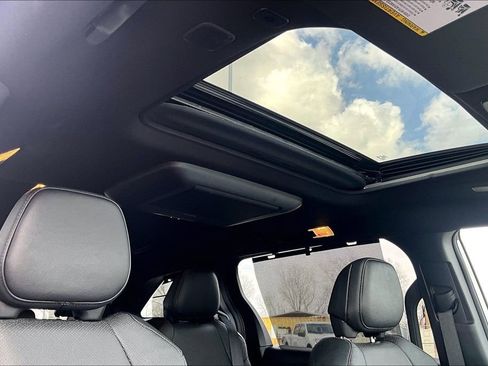 Used 2025 Toyota Sienna Platinum image 22