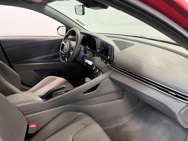 Used 2023 Hyundai Elantra SE FWD image 11