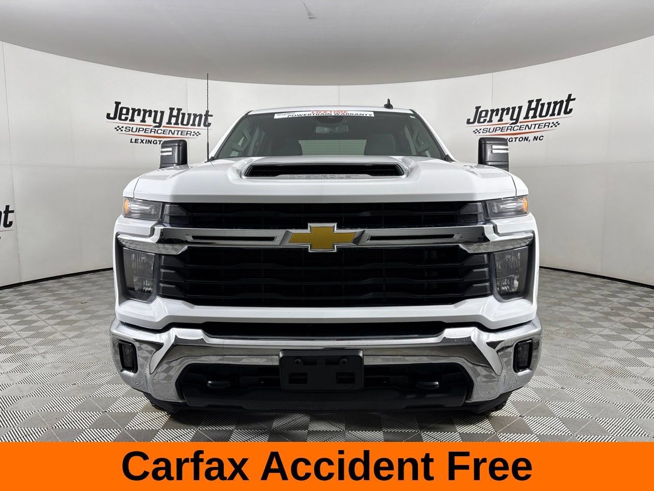 Used 2025 Chevrolet Silverado 2500 LT w/ Convenience Package AWD/4WD image 3