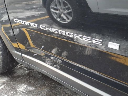 Used 2022 Jeep Grand Cherokee Limited image 33