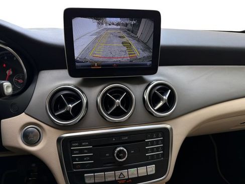 Used 2018 Mercedes-Benz GLA 250 image 21