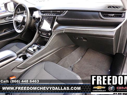 Used 2023 Jeep Grand Cherokee L Laredo image 8