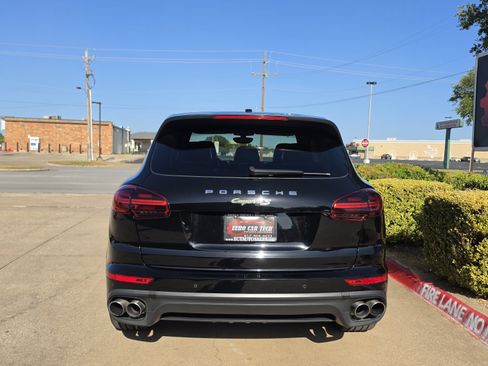 Used 2017 Porsche Cayenne S Platinum w/ Premium Package (PJW) AWD/4WD image 4