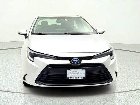 Used 2024 Toyota Corolla LE w/ LE Convenience Package FWD image 2