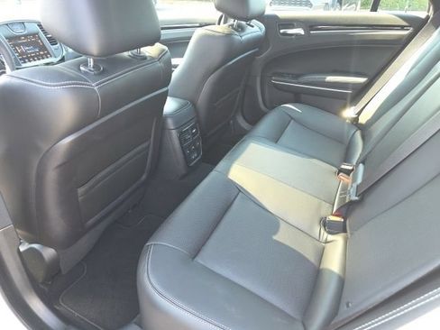 Used 2022 Chrysler 300 S w/ Comfort Group RWD image 9