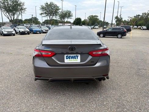 Used 2020 Toyota Camry SE w/ Carpet Mat Package FWD image 4