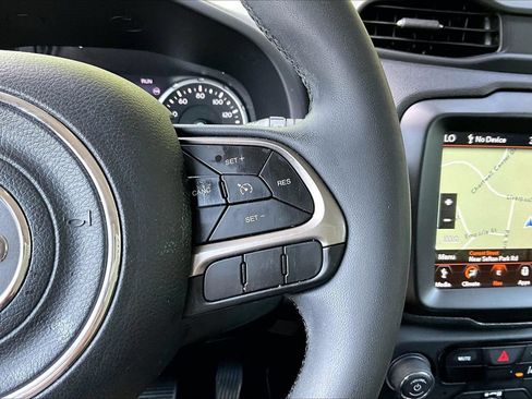 Certified 2022 Jeep Renegade Latitude AWD/4WD image 29
