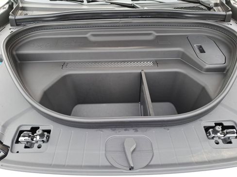 New 2025 Audi Q6 e-tron Premium image 32