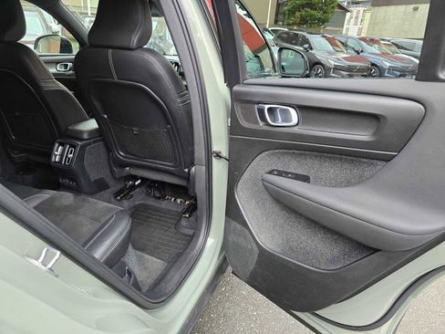 Certified 2022 Volvo XC40 P8 Recharge Ultimate image 21