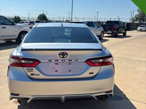 Used 2022 Toyota Camry SE w/ Convenience Package FWD image 4