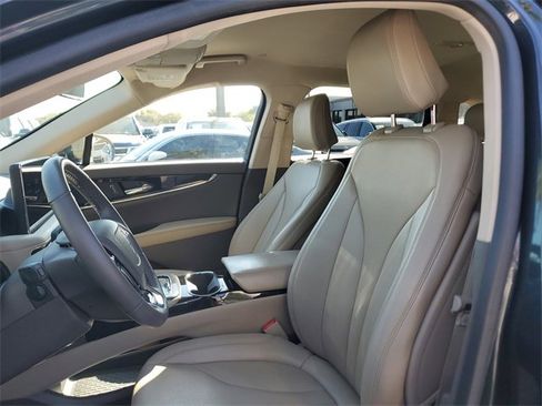 Used 2023 Lincoln Nautilus FWD image 10
