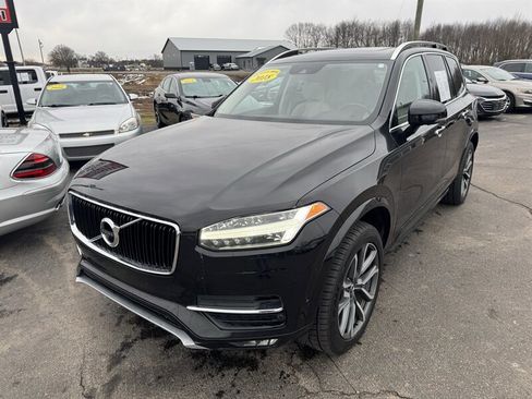 Used 2018 Volvo XC90 T6 Momentum w/ Convenience Package image 5