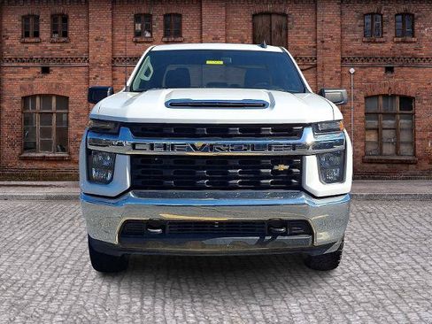 Used 2022 Chevrolet Silverado 2500 LT AWD/4WD image 2