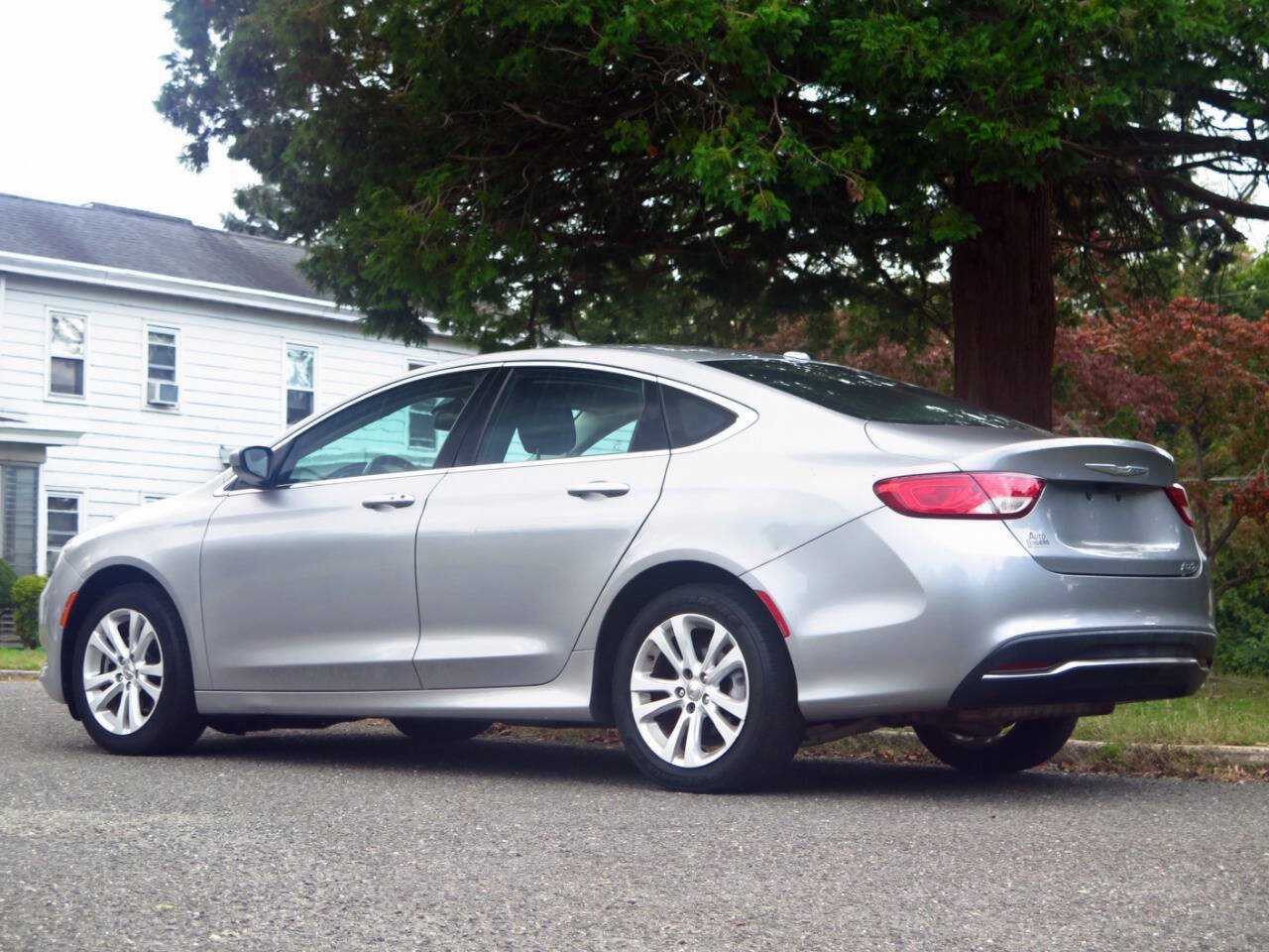 Used 2015 Chrysler 200 Limited w/ Convenience Group FWD image 3