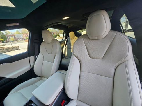 Used 2024 Tesla Model X AWD image 38