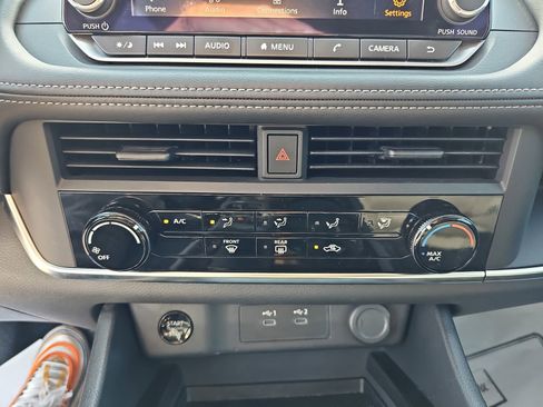 Used 2025 Nissan Rogue S FWD image 21