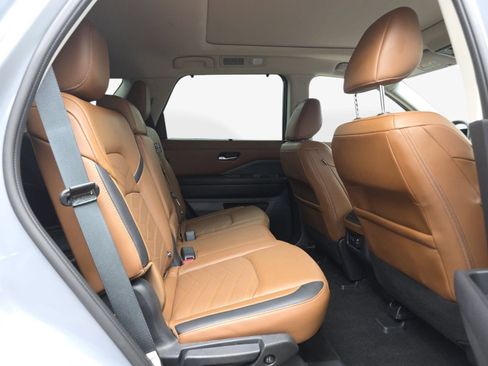 Used 2024 Nissan Pathfinder Platinum w/ Cargo Package FWD image 33