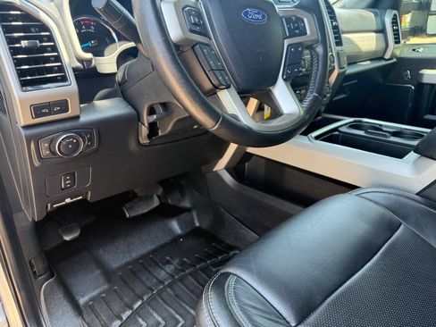 Used 2019 Ford F250 Lariat w/ Lariat Value Package AWD/4WD image 16