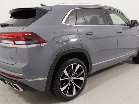 Used 2025 Volkswagen Atlas Cross Sport SEL Premium R-Line image 9