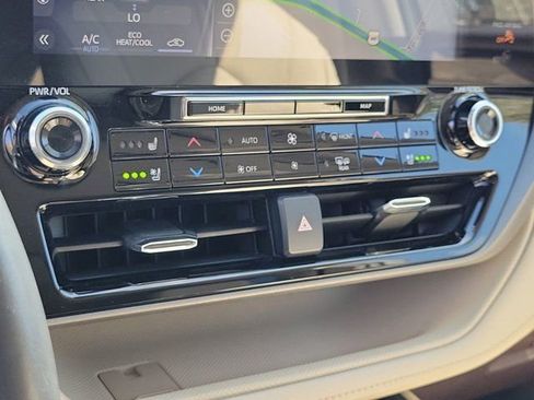 Used 2020 Toyota Highlander Limited image 30