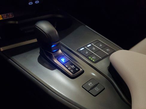 Used 2025 Lexus UX 300h FWD w/ Accessory Package (Z1) image 33