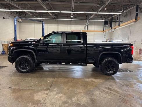 Used 2024 Chevrolet Silverado 2500 ZR2 w/ Technology Package AWD/4WD image 3