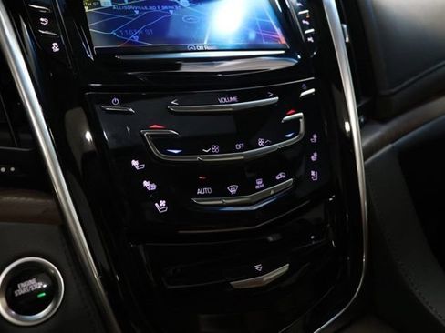 Used 2019 Cadillac Escalade ESV Luxury AWD/4WD image 25