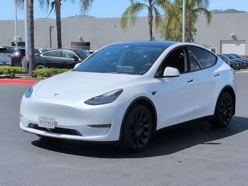 Used 2023 Tesla Model Y AWD image 5