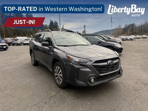Used 2025 Subaru Outback Premium AWD/4WD image 2