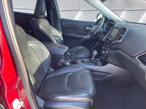 Used 2019 Jeep Cherokee Limited image 16