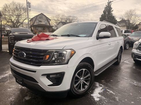 Used 2018 Ford Expedition Max XLT w/ Equipment Group 202A image 2