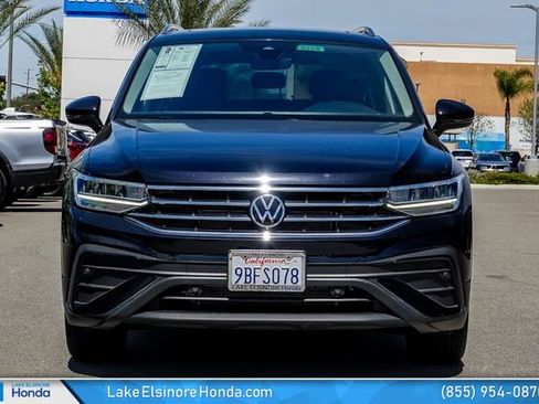 Used 2022 Volkswagen Tiguan SE w/ Panoramic Sunroof Package FWD image 3