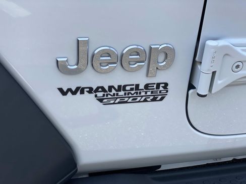 Used 2018 Jeep Wrangler Unlimited Sport AWD/4WD image 12