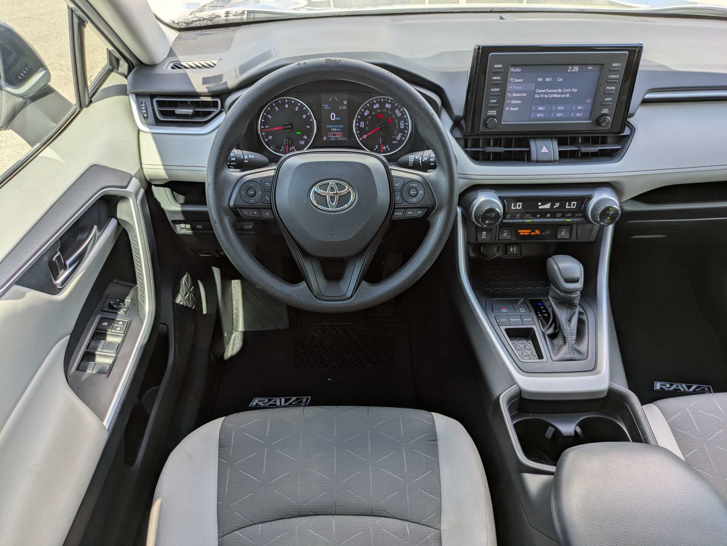 Used 2019 Toyota RAV4 XLE w/ Convenience Package FWD image 16