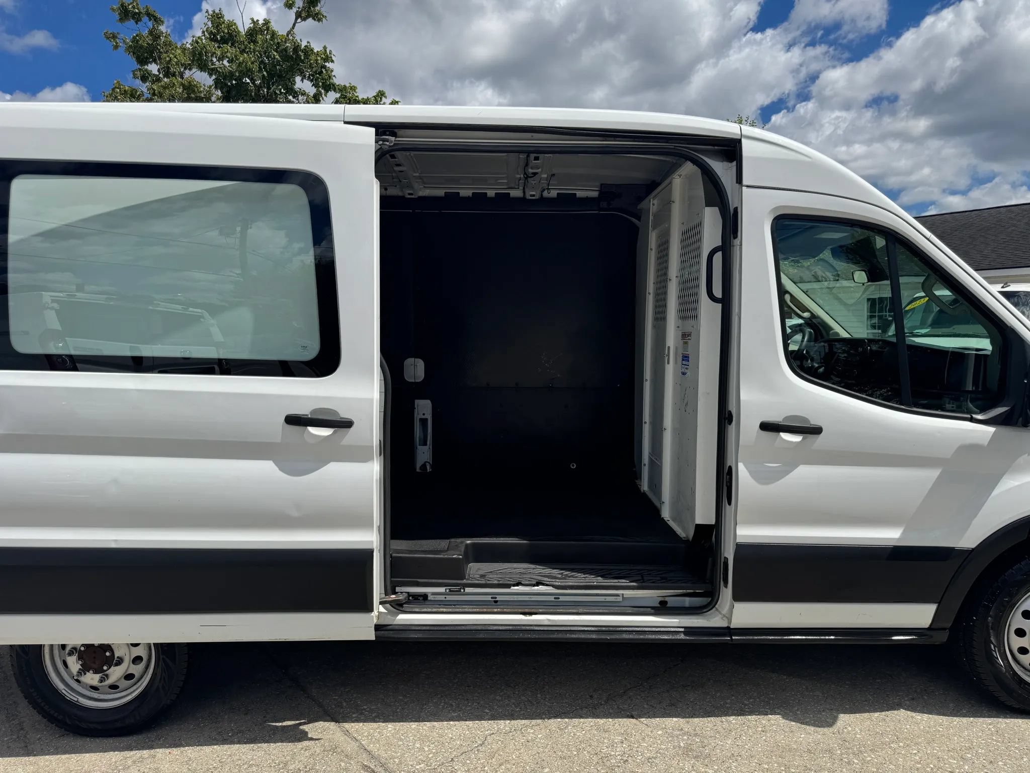 Used 2020 Ford Transit 250 Medium Roof AWD w/ Load Area Protection Package image 11