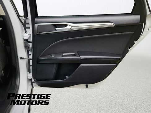 Used 2018 Ford Fusion SE FWD image 21