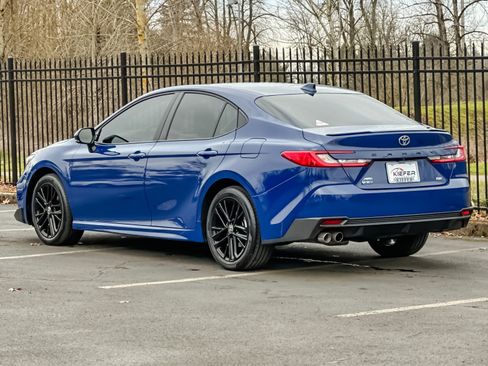 Used 2025 Toyota Camry SE w/ Multimedia Upgrade Package image 5