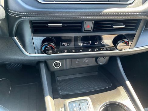 Used 2023 Nissan Rogue SV image 27