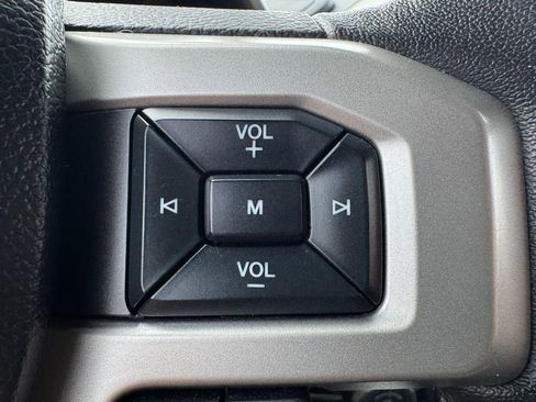 Used 2019 Ford F150 Lariat image 17