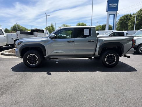 Used 2024 Toyota Tacoma TRD Off-Road AWD/4WD image 7