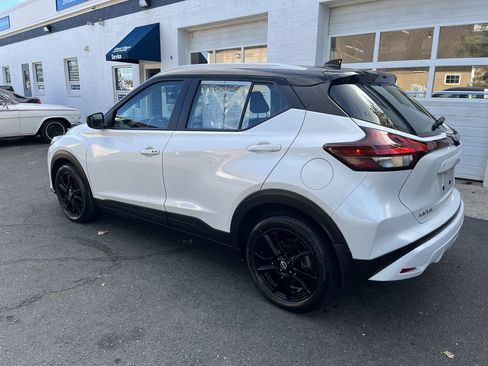 Used 2023 Nissan Kicks SV FWD image 2