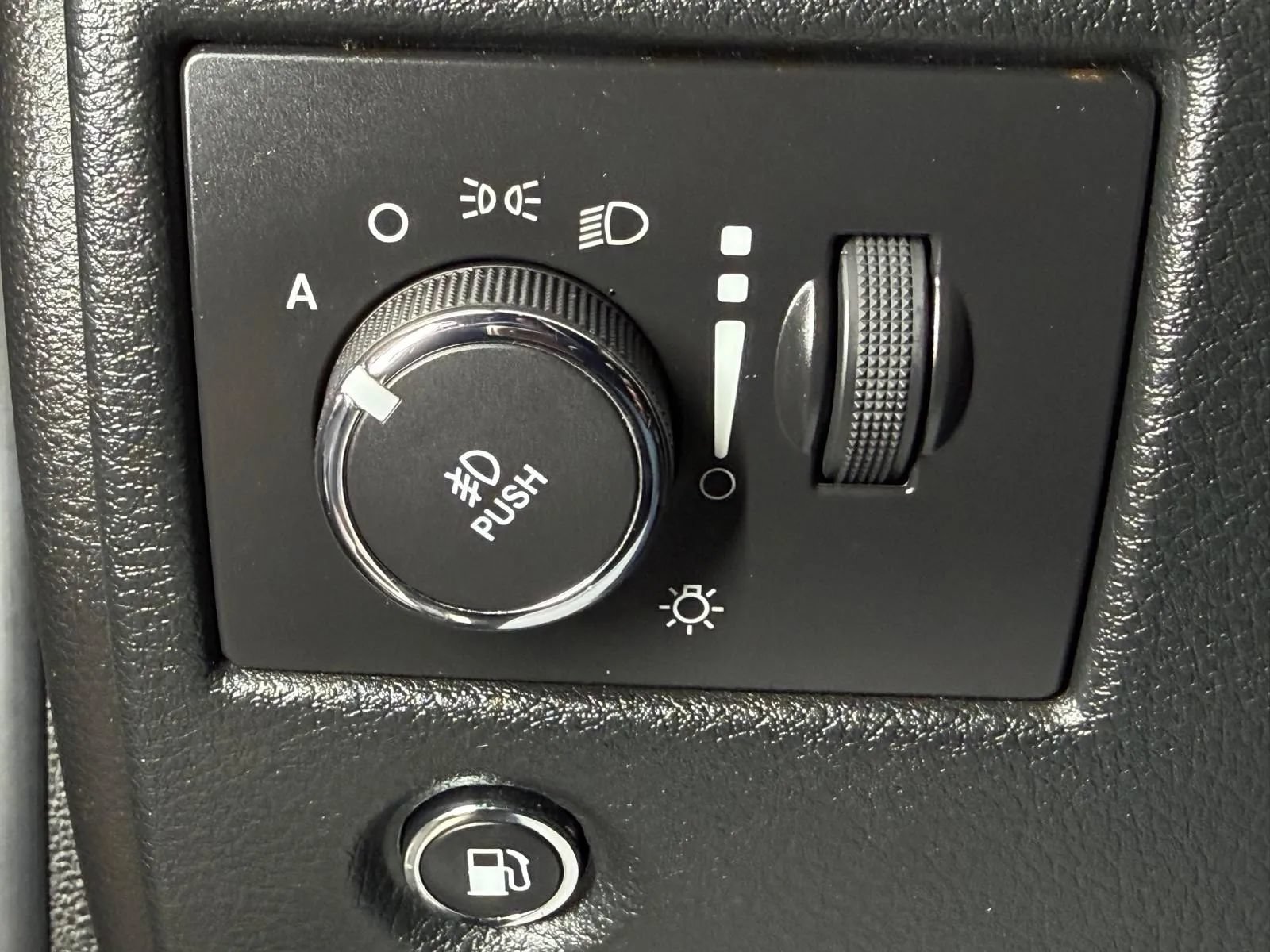 Used 2014 Jeep Grand Cherokee Limited RWD image 30