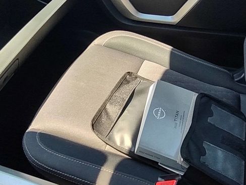 Used 2022 Nissan Titan SV w/ SV Convenience Package image 30