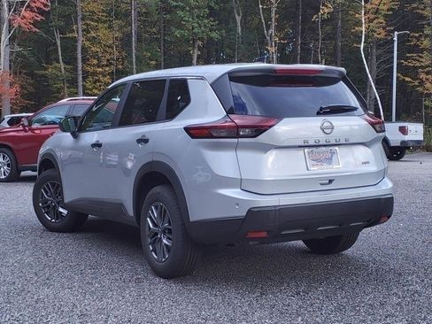 Used 2025 Nissan Rogue S image 3