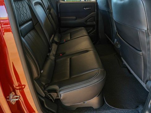 Used 2024 Nissan Frontier SL w/ Technology Package image 31