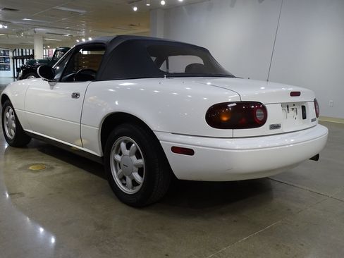 Used 1991 MAZDA MX-5 Miata RWD image 9